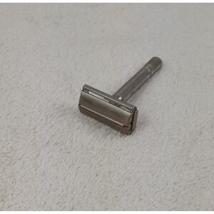 Gillette Regus Double Edge Safety Razor Silver Color Made‎ in USA
